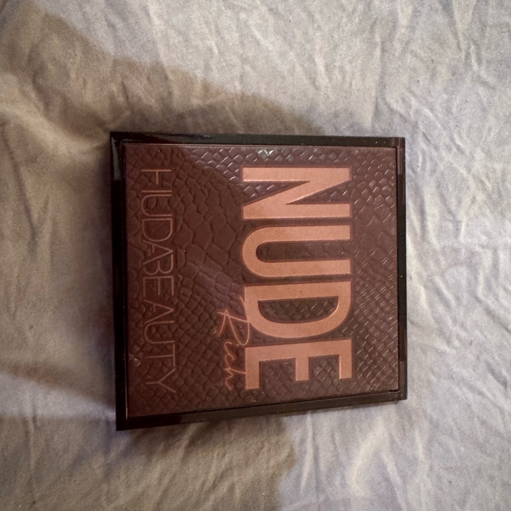 HUDA BEAUTY Nude Rich Eyeshadow Palette